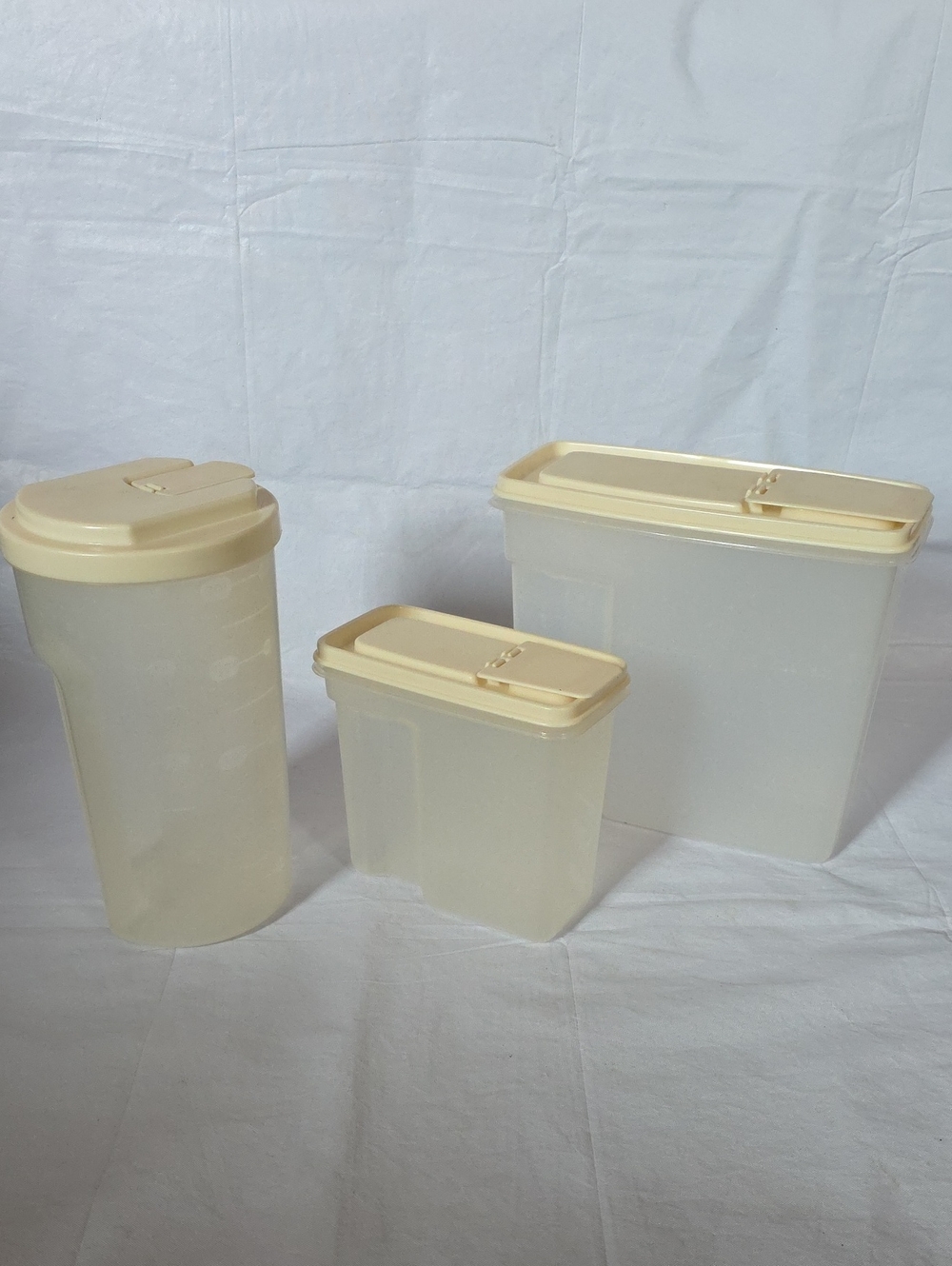 Rubbermaid VTG Servin' Saver Storage Containers 13c/4c/2qt Flip Top Lids
